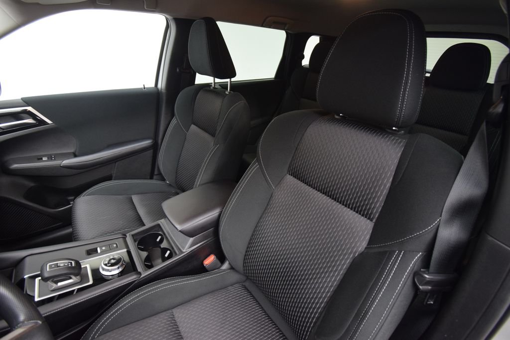 Used 2022  Mitsubishi ES image 8