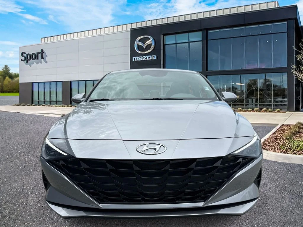 Used 2022 Silver Hyundai SEL image 8