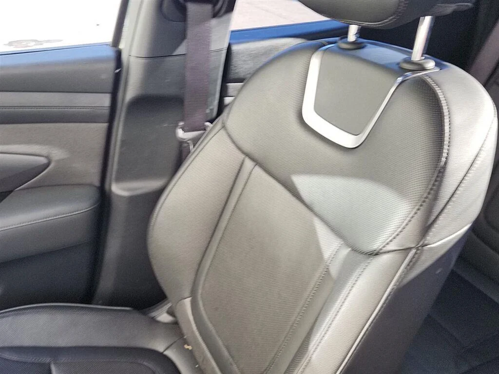 Used 2025 Rockwood Green Hyundai Limited image 19