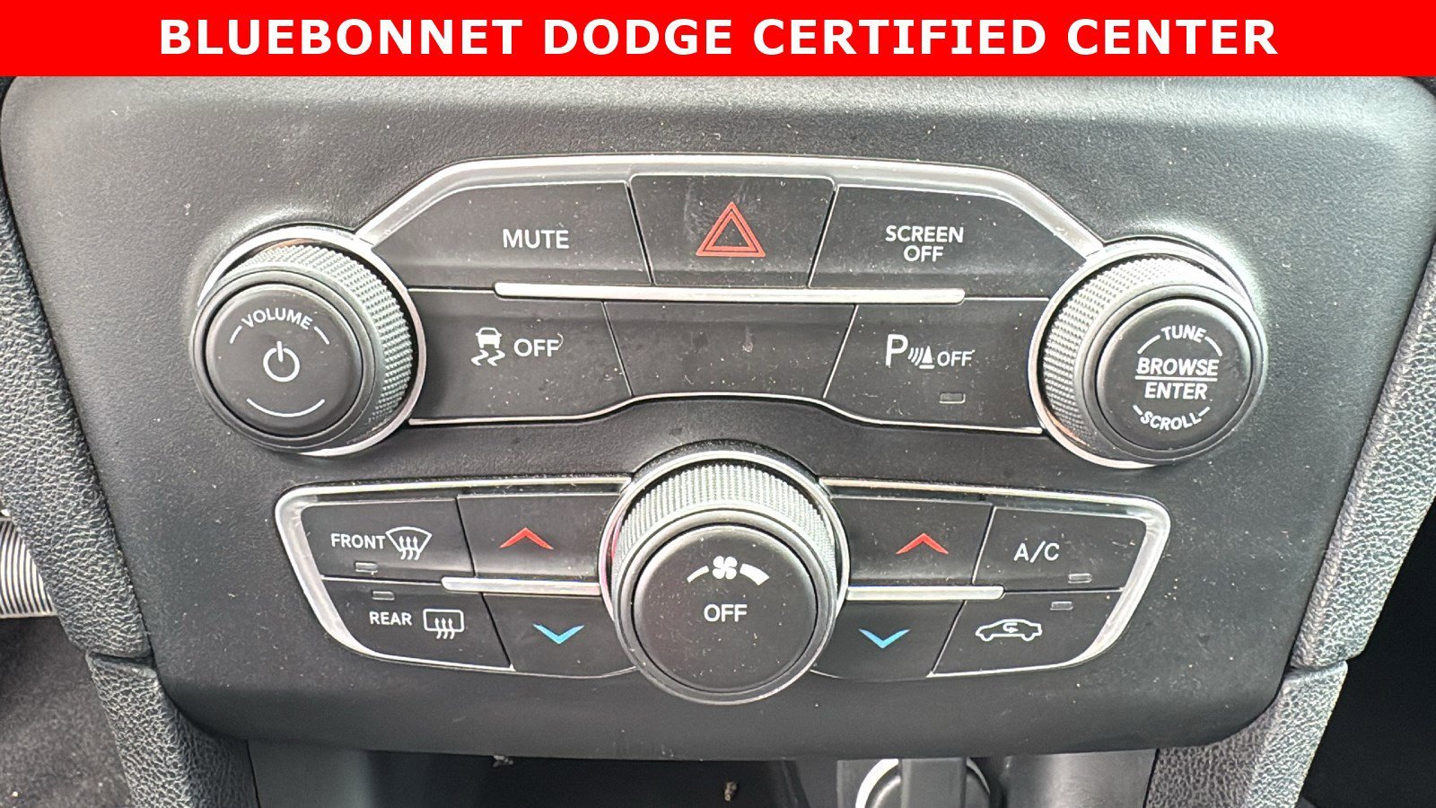 Used 2023 Torred Clearcoat Dodge SXT image 19