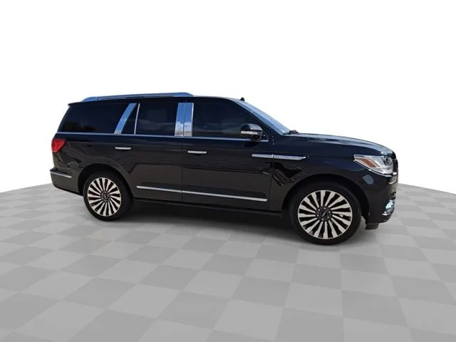 Used 2018 Black Velvet Lincoln Reserve image 9