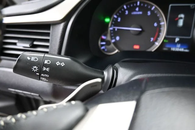 Used 2020 Silver Lexus 350 image 34