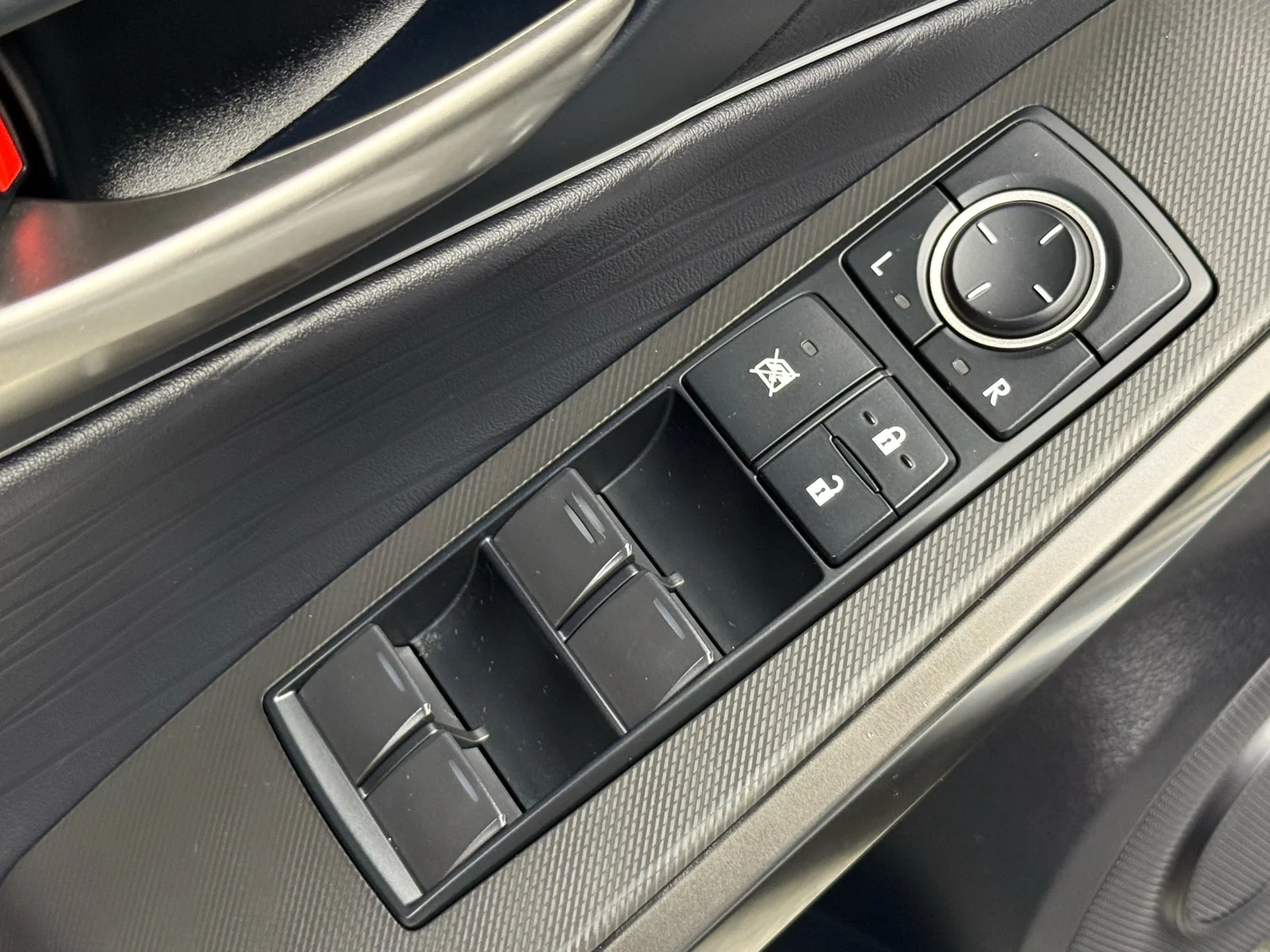 Used 2021 Ultra White (083) Lexus F SPORT image 25