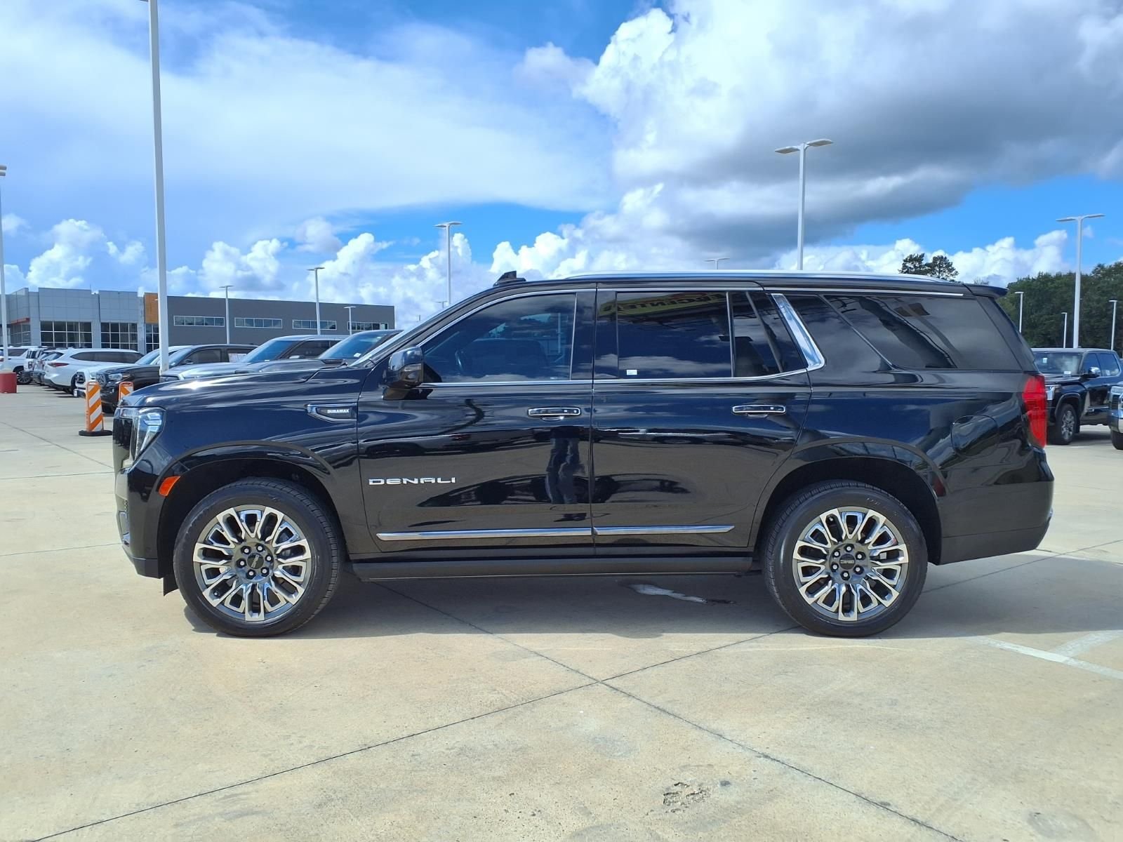 Used 2023 Onyx Black GMC Denali Ultimate image 8