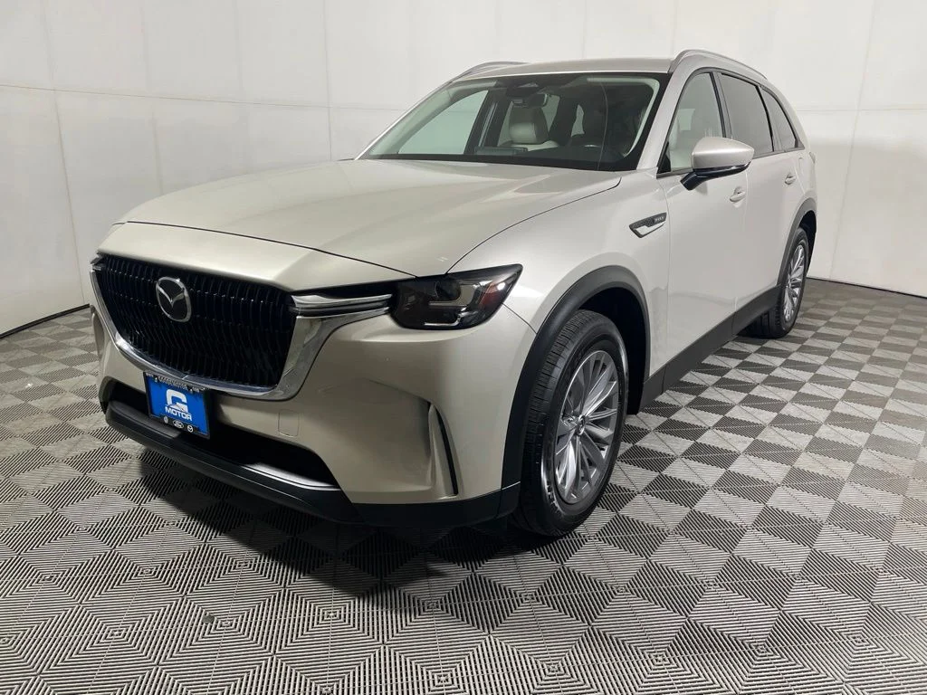 Used 2024 Silver Mazda Preferred image 4