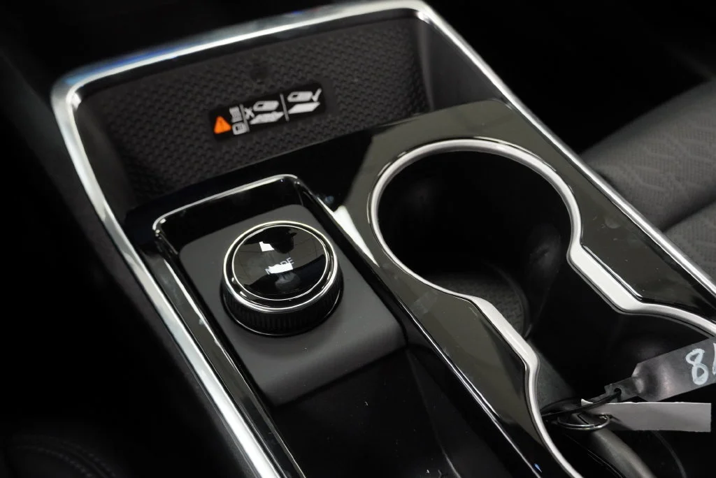 New 2027 Mosaic Black Metallic Chevrolet LT image 27