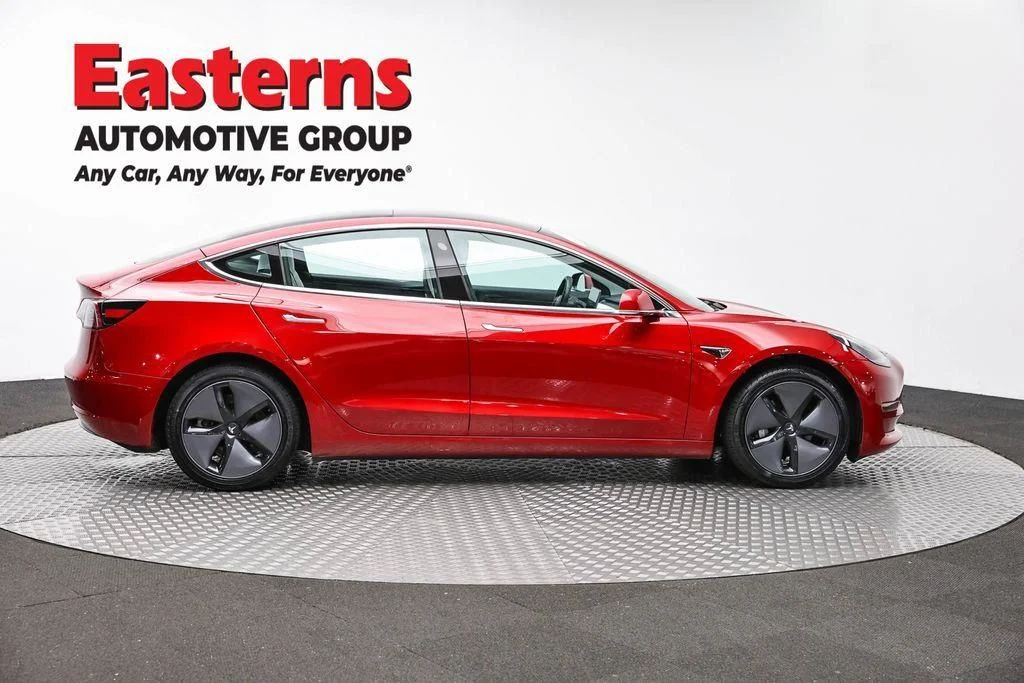 Used 2018 Red Tesla Long Range image 4