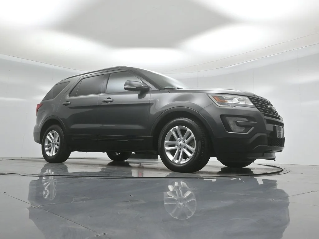 Certified Used 2017 Gray Ford XLT image 4