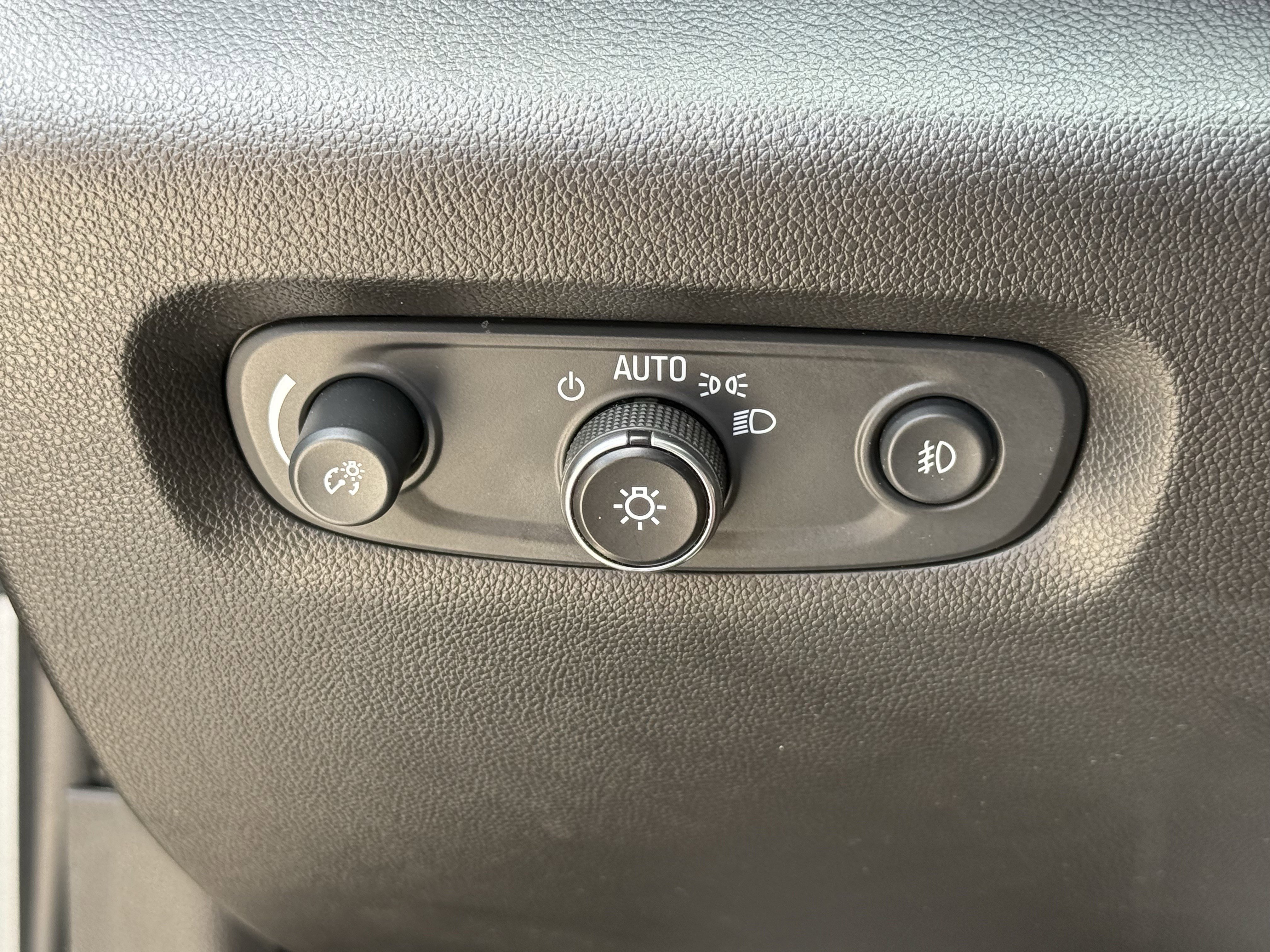 Used 2021 Silver Ice Metallic Chevrolet Premier image 24