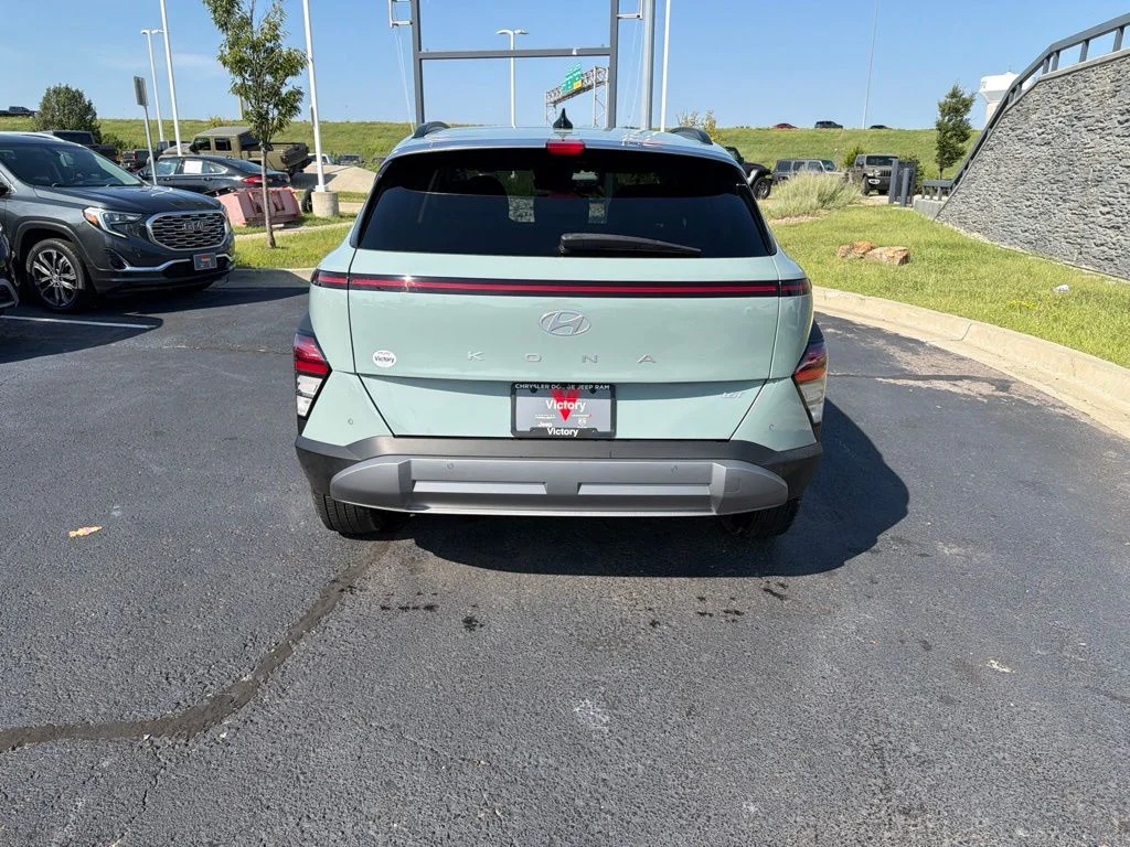 Used 2024 Green Hyundai Limited image 6