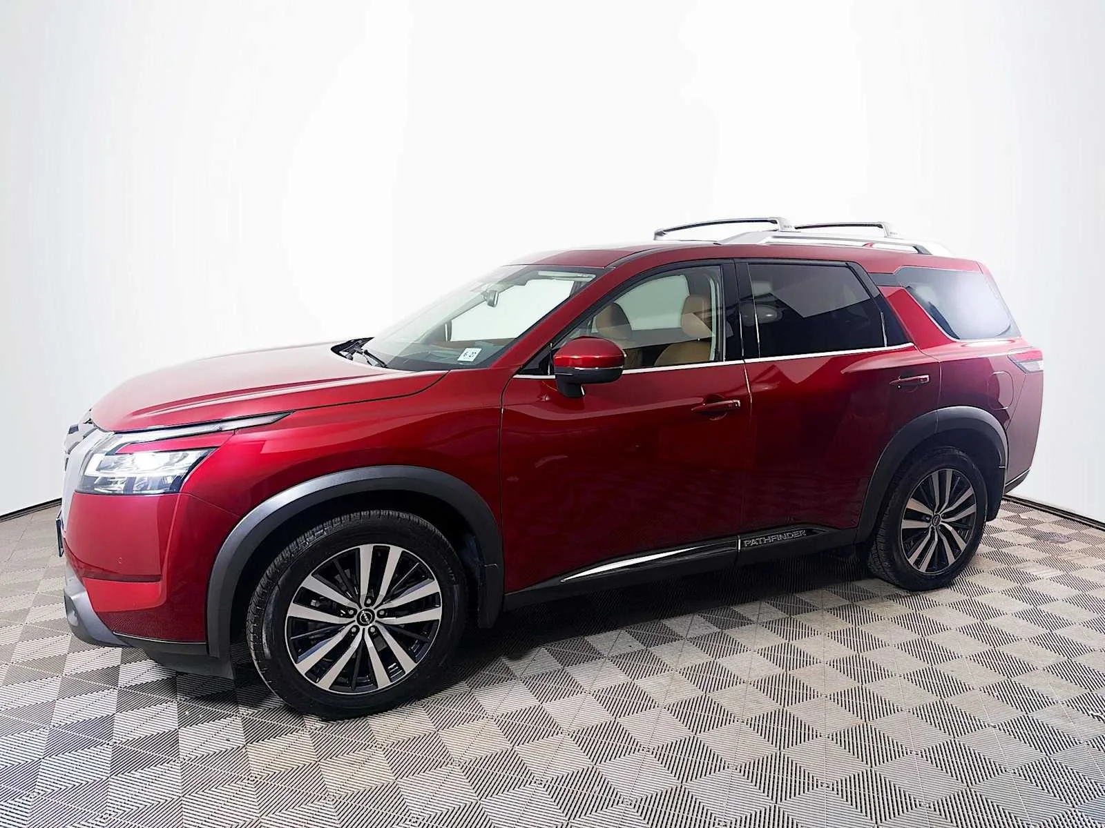 2022 Nissan Pathfinder Platinum 4WD's photo