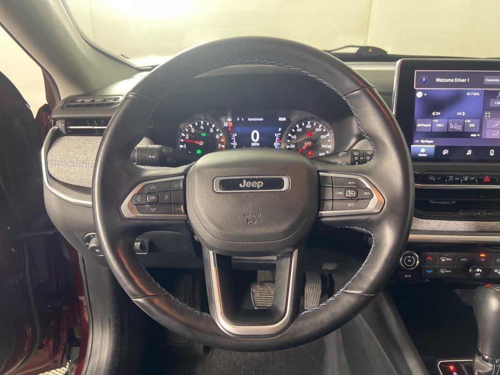 Certified Used 2022 Velvet Red Pearlcoat Jeep Latitude image 16