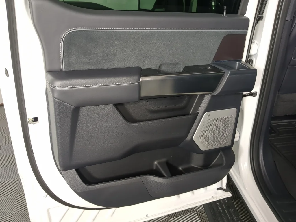 New 2026 Star White Metallic Tri-Coat Ford Platinum® image 15
