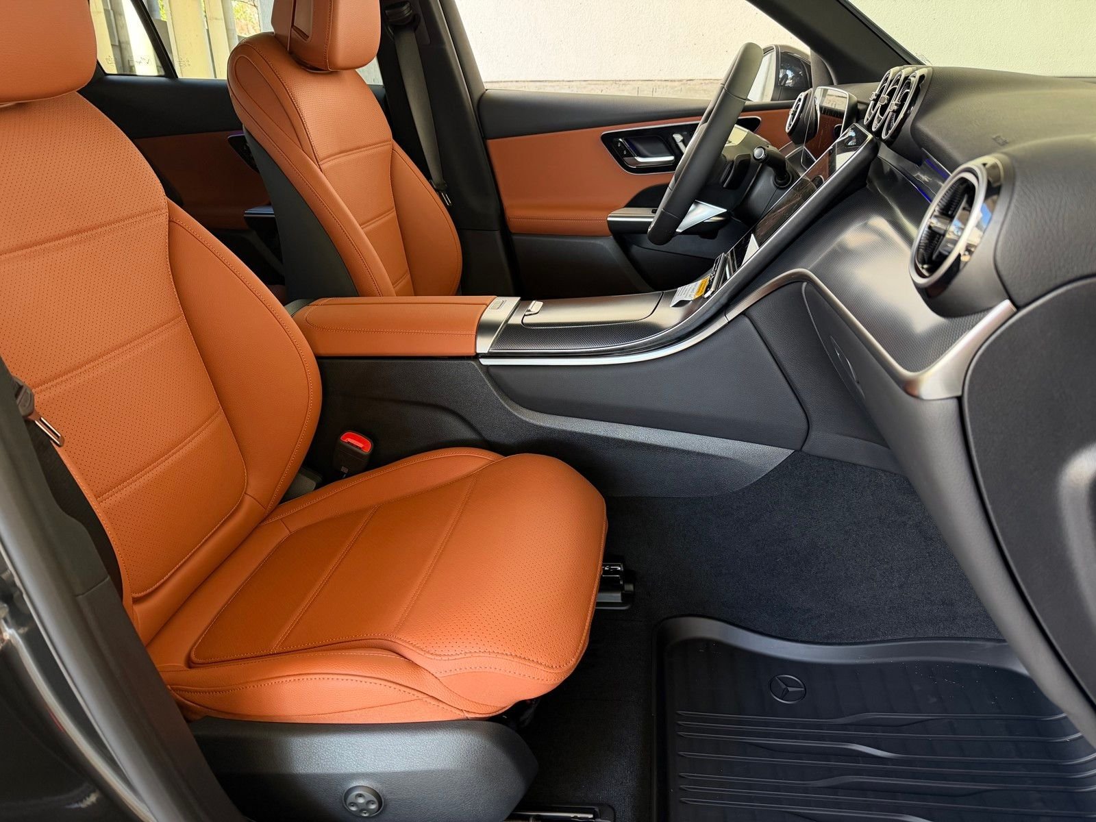 New 2026 Graphite Grey Metallic Mercedes-Benz GLC 300 image 15