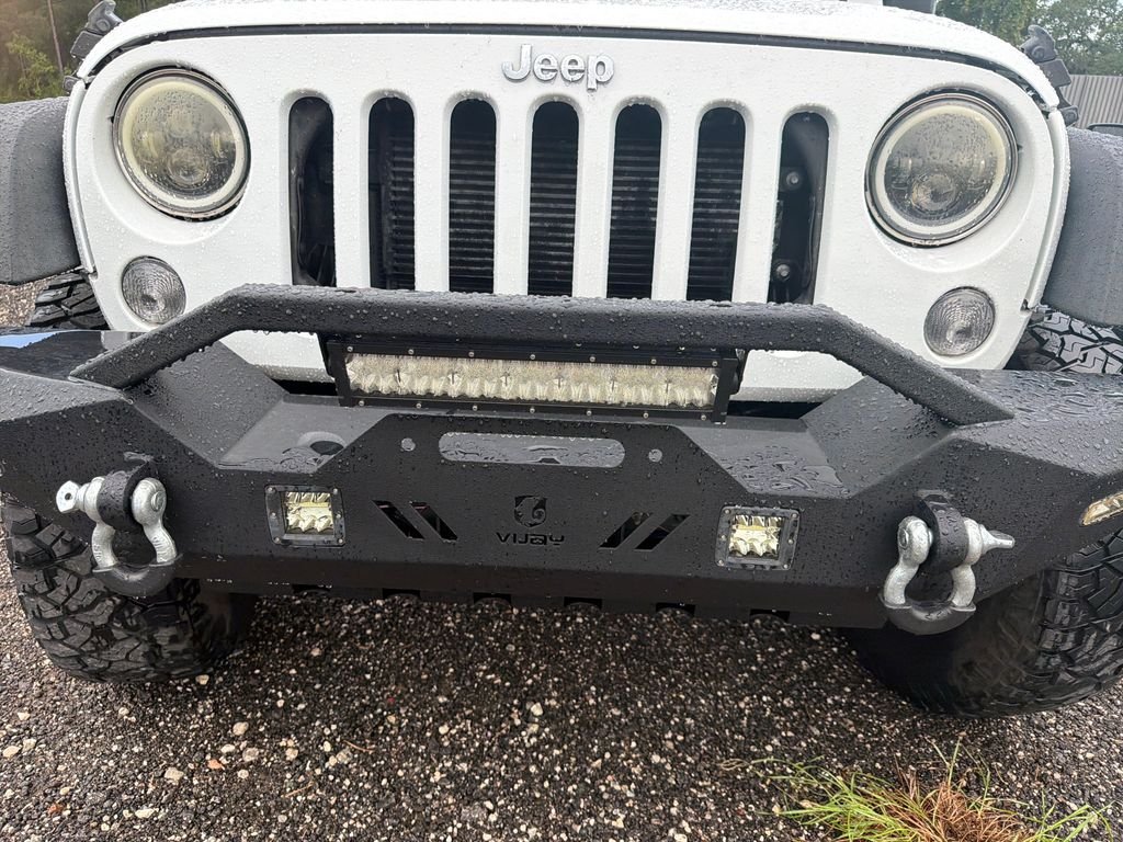 Used 2017 White Jeep Unlimited Sport image 19