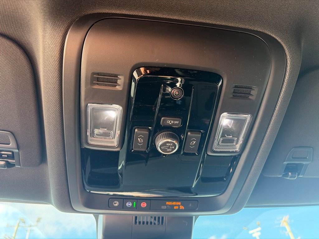 2026 Chevrolet Suburban LT - Photo 32