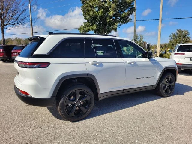 New 2026 Bright White Clear-Coat Exterior Paint Jeep Limited image 12