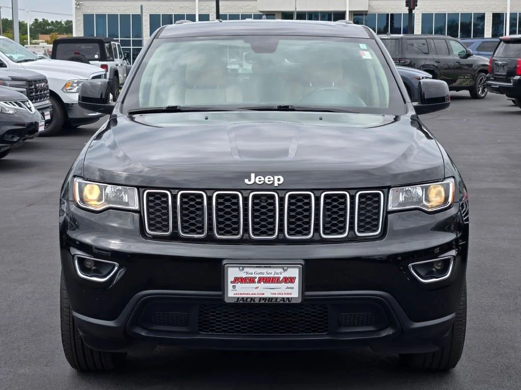 Certified Used 2022 Black Jeep Laredo E image 2