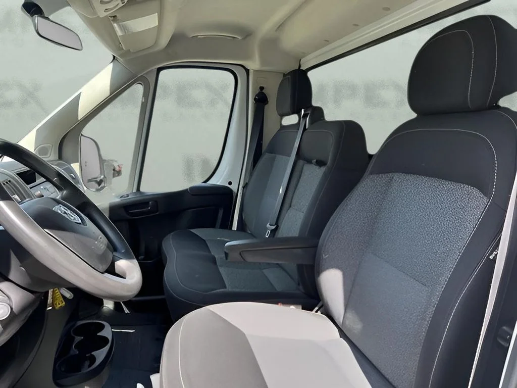 Used 2014 White Ram Base image 18
