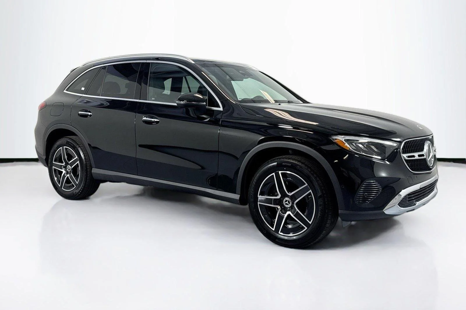 Used 2026 Black Mercedes-Benz GLC 300 image 3