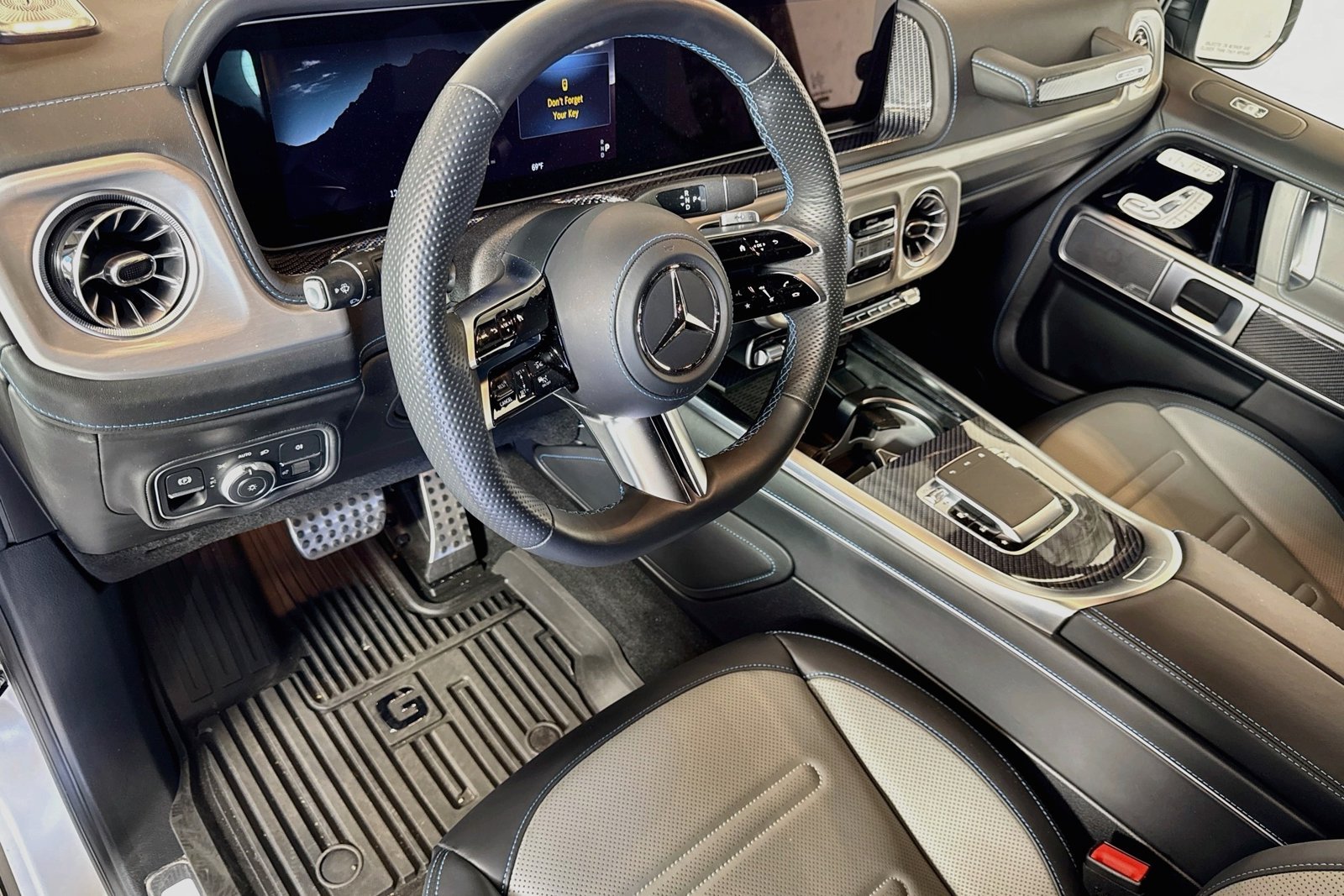 Used 2025 Manufaktur Moonlight White Magno Mercedes-Benz G 580e image 9