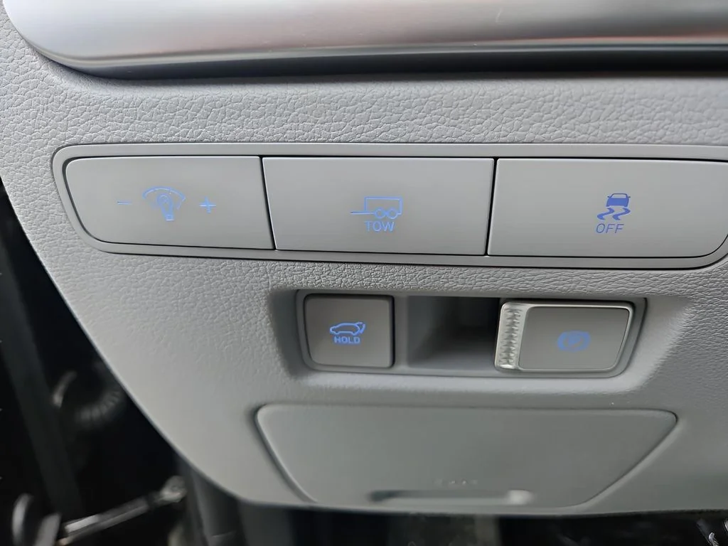 Used 2025 Abyss Black Pearl Hyundai SEL image 24