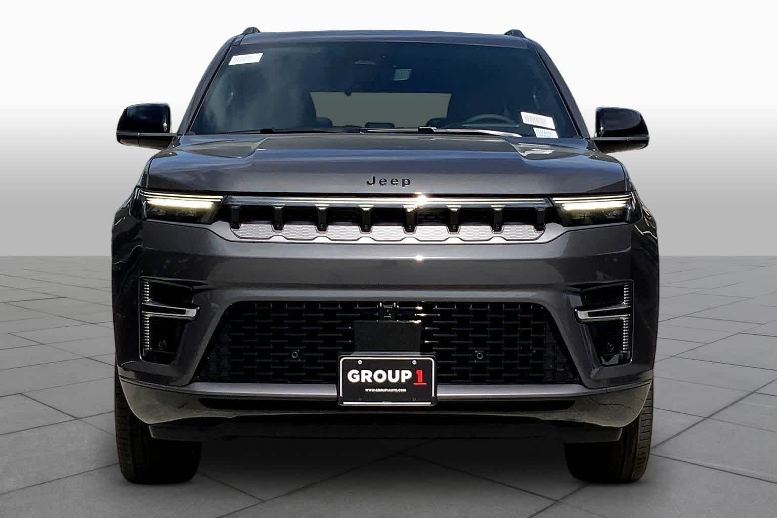 New 2026 Baltic-Gray Metallic Clear-Coat Exterior Paint Jeep Limited Reserve image 3