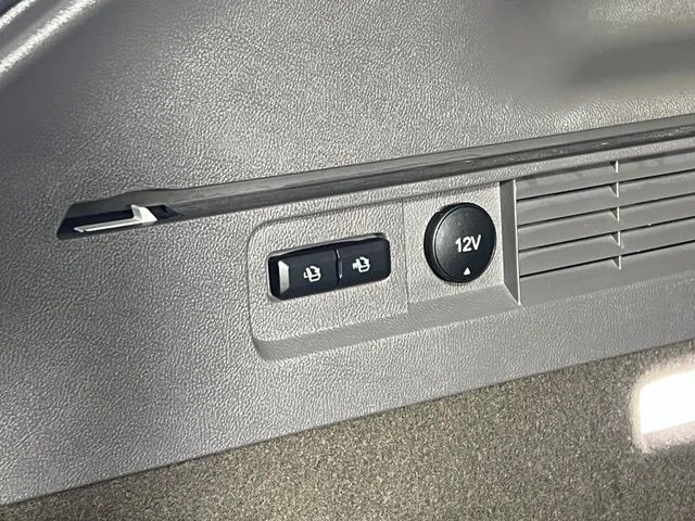 Used 2019 Brown Lincoln Select image 36