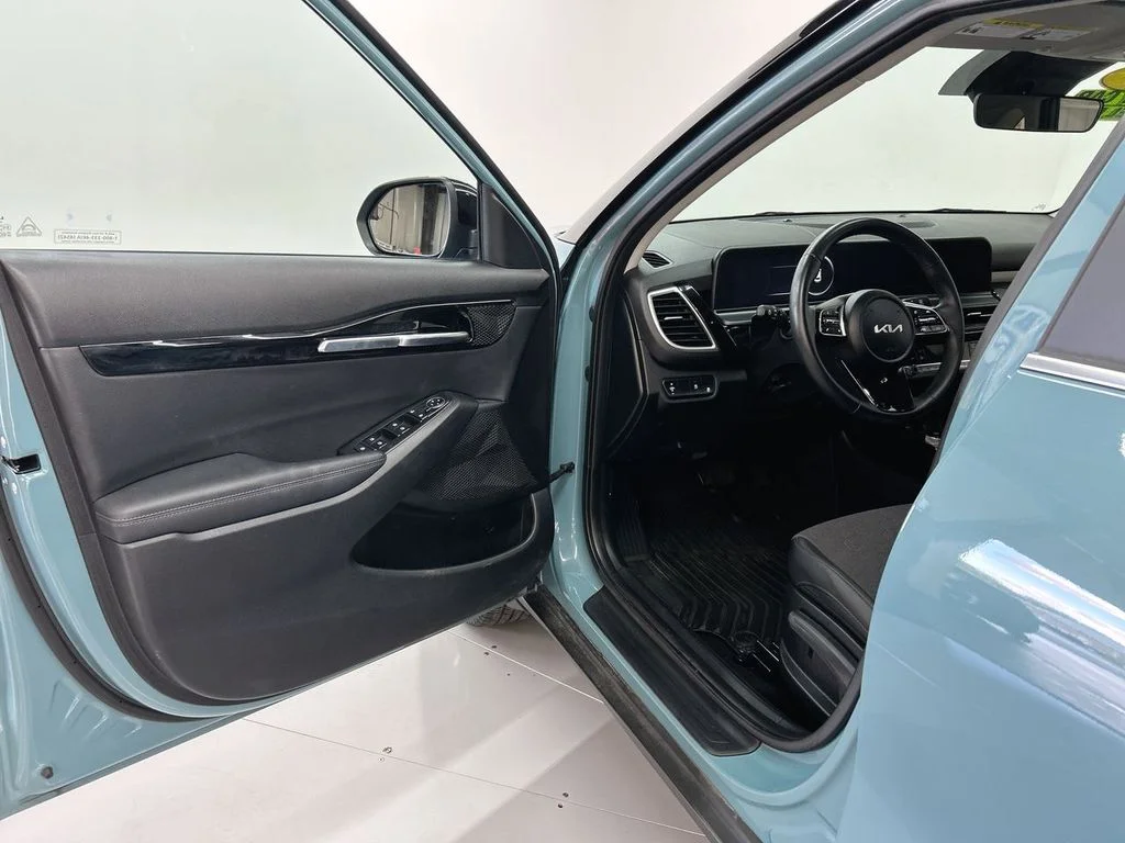 Used 2024 Blue / Black Kia S image 13