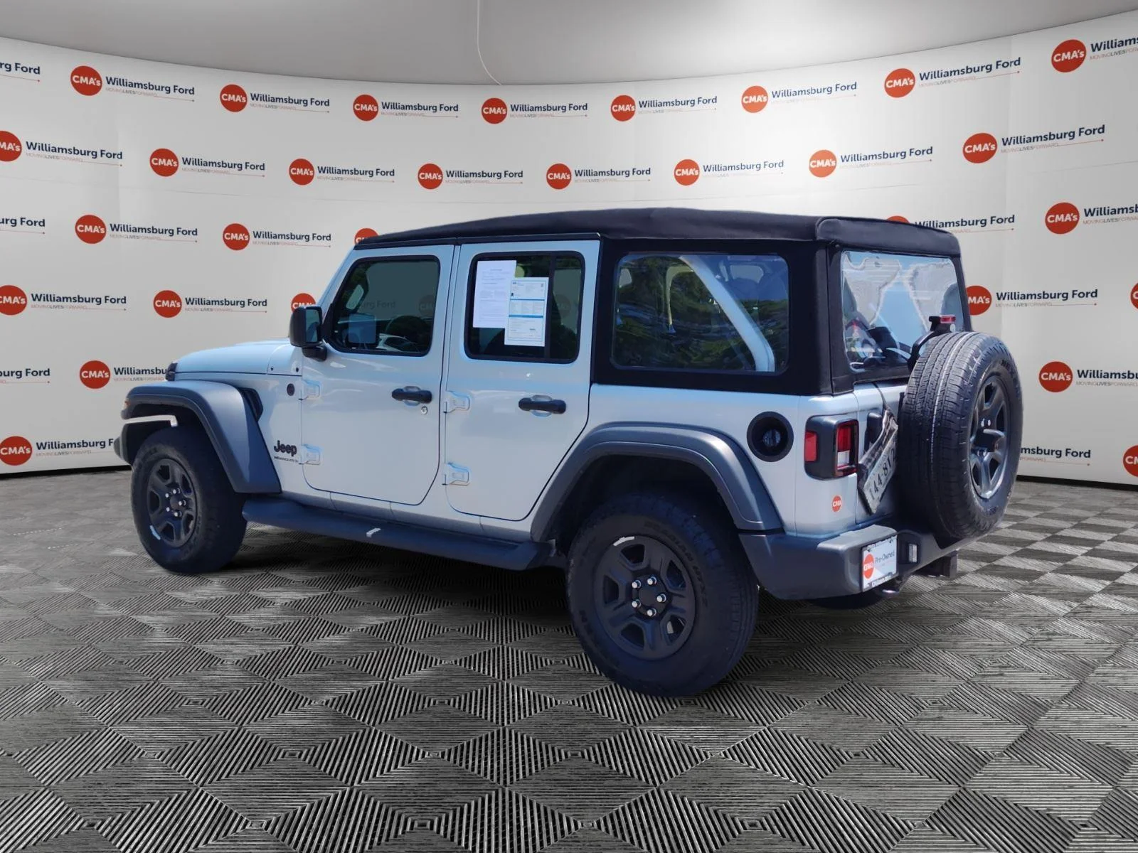 Used 2024 Silver Zynith Clearcoat Jeep Sport S image 3
