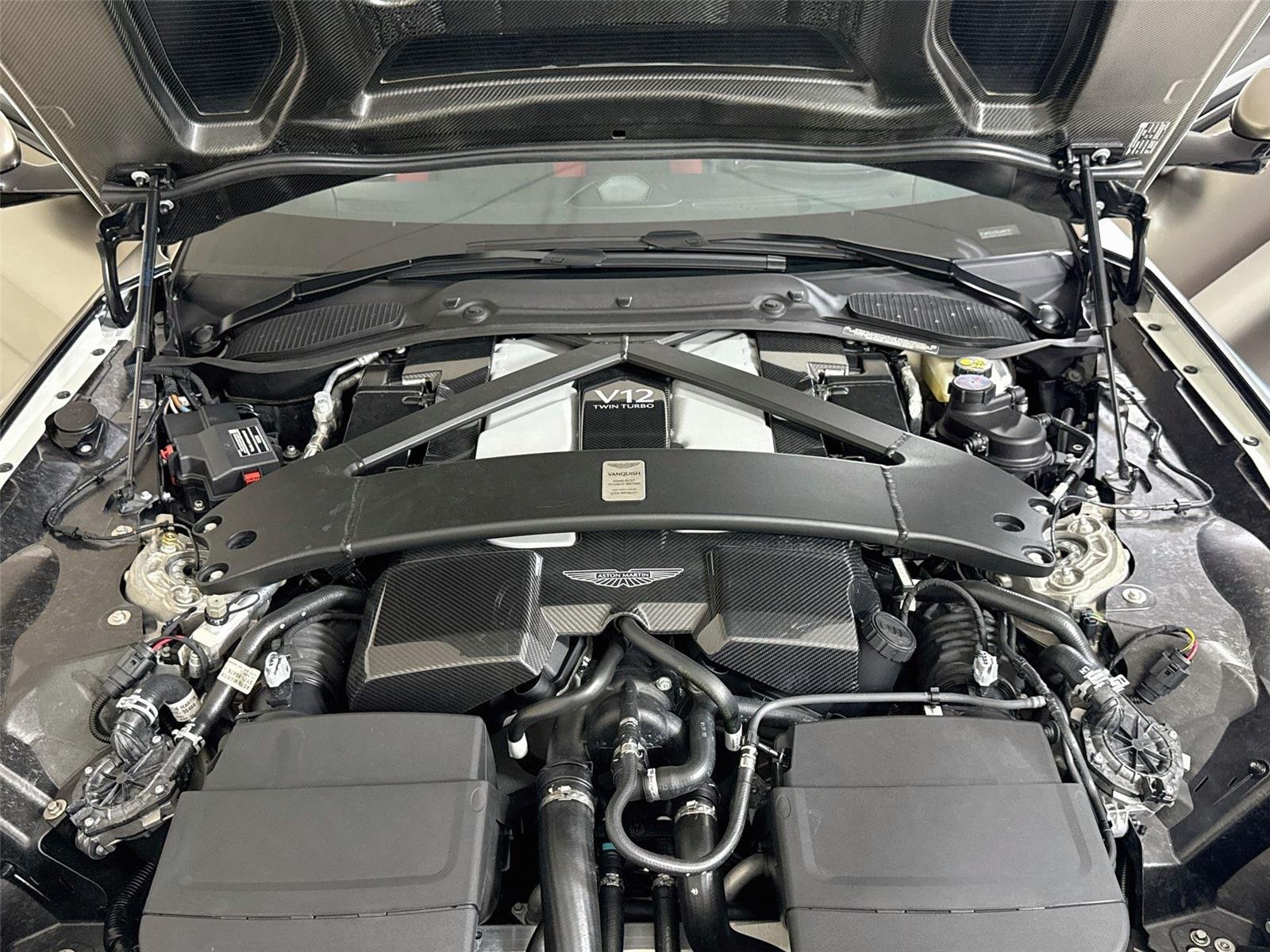 Used 2025  Aston Martin  image 41