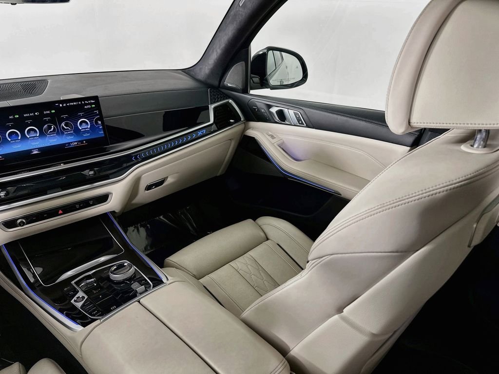 Used 2023 White BMW xDrive40i image 23