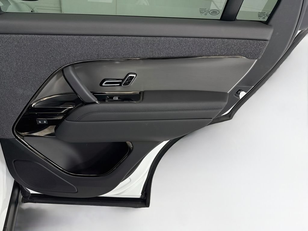 Used 2024 Fuji White Land Rover SE image 25
