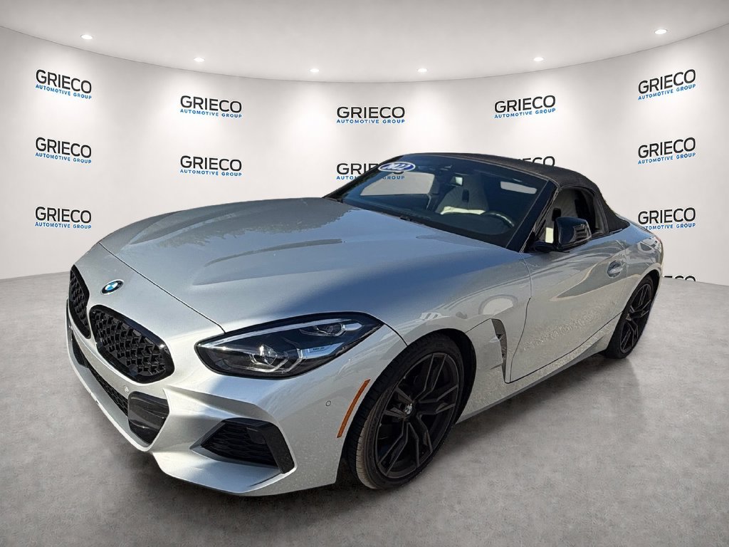 Used 2022 Silver BMW sDrive30i image 3