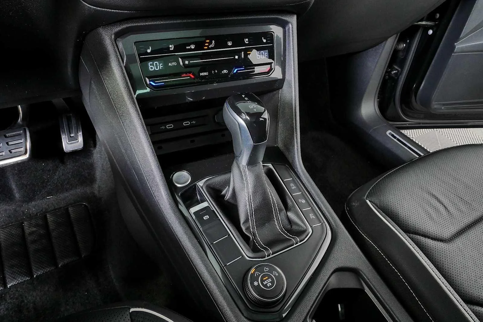 Certified Used 2023 Deep Black Pearl Volkswagen SEL R-Line image 18