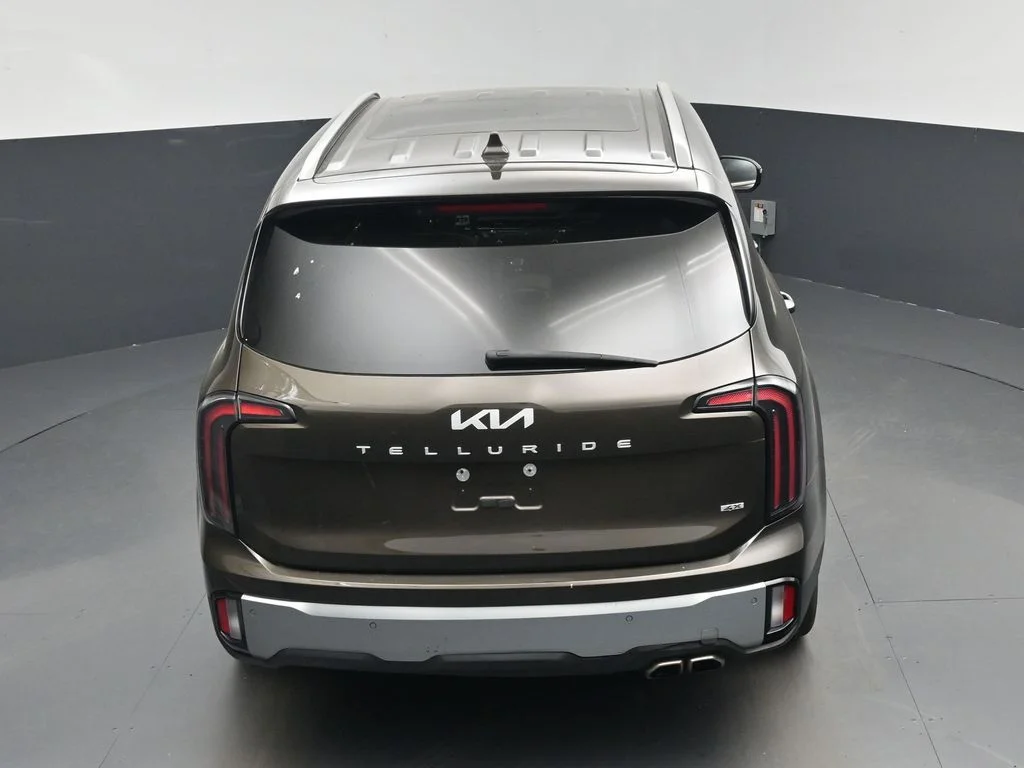Used 2023 Green Kia SX-Prestige image 25