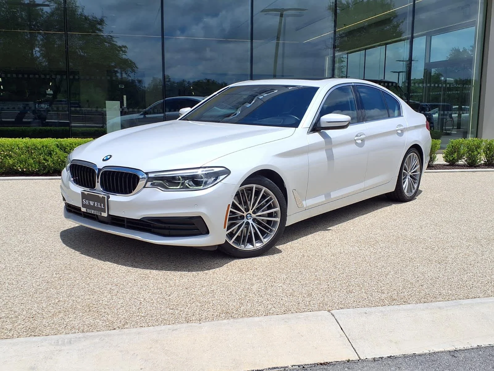 2019 BMW 5 Series 540i Sedan's photo