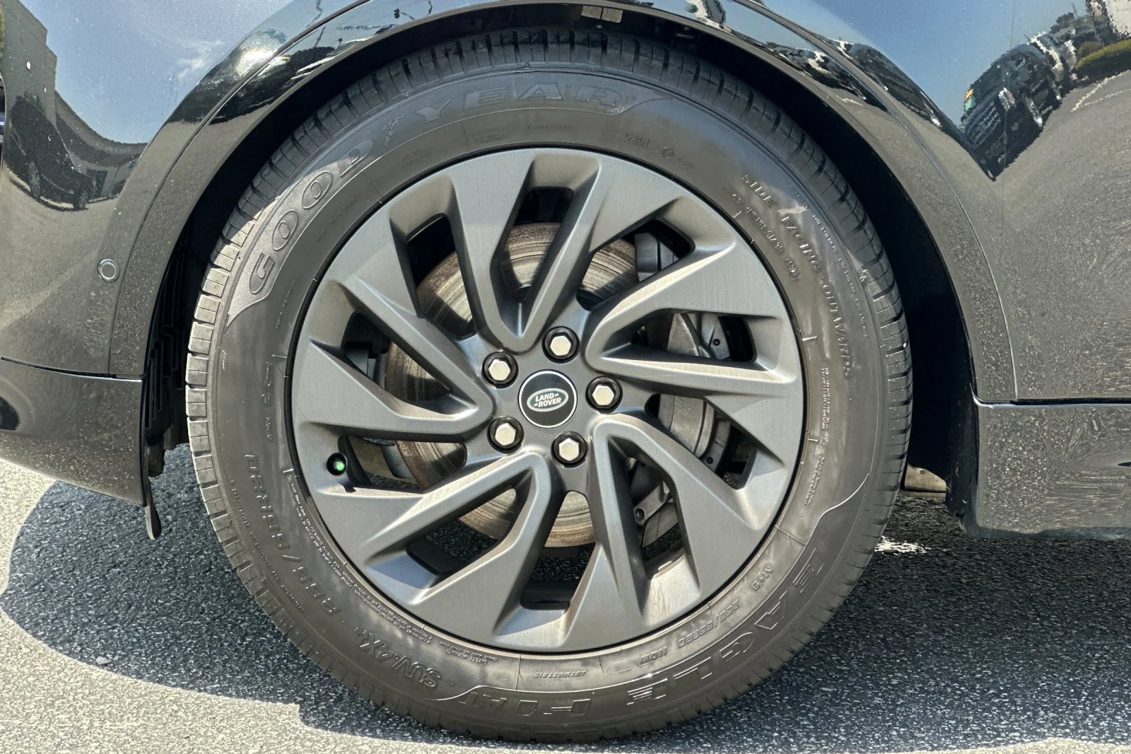Used 2022 Santorini Black Metallic Land Rover S R-Dynamic image 36