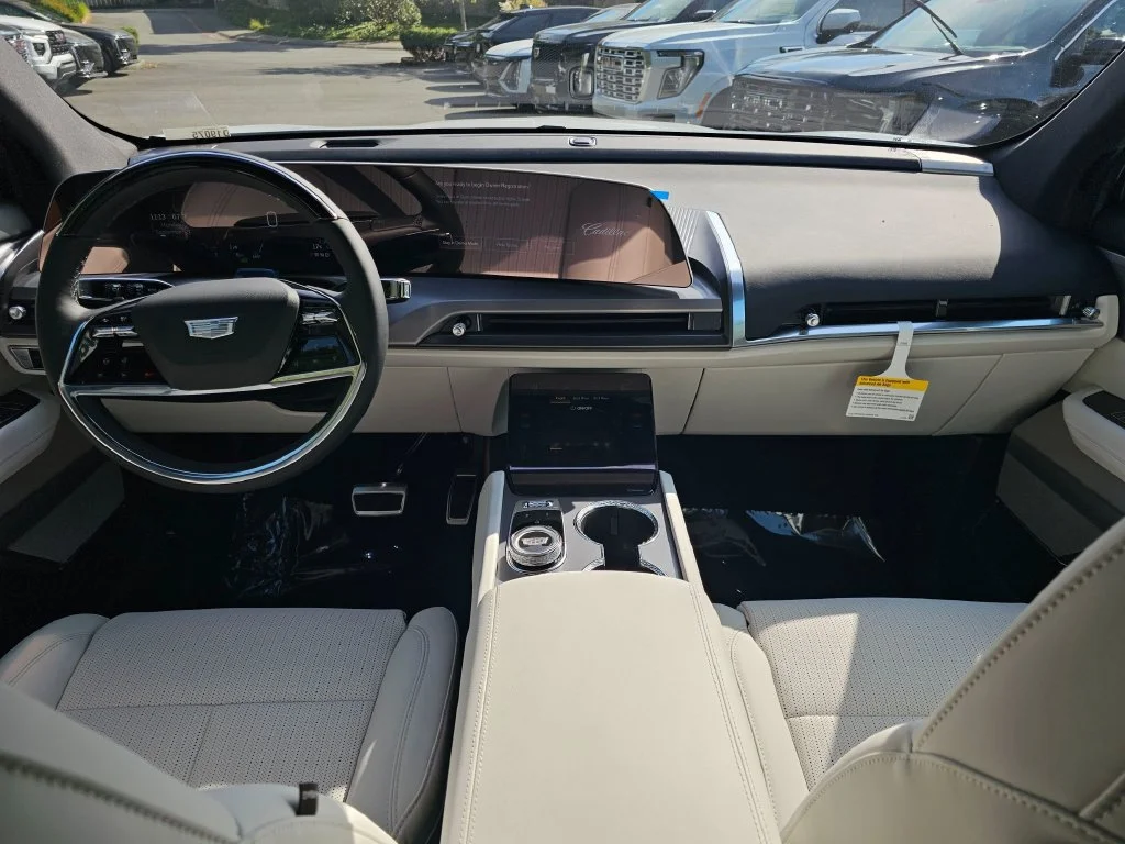 New 2027 Vibrant White Tricoat Cadillac Luxury image 22