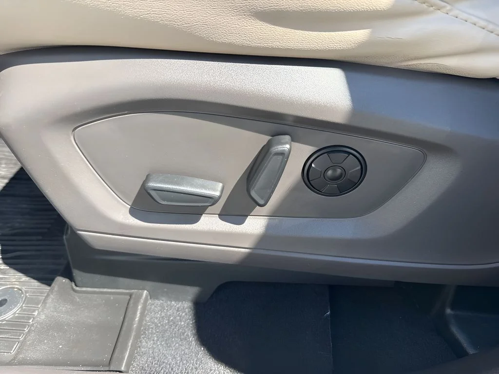 Used 2021 White Ford Platinum image 10