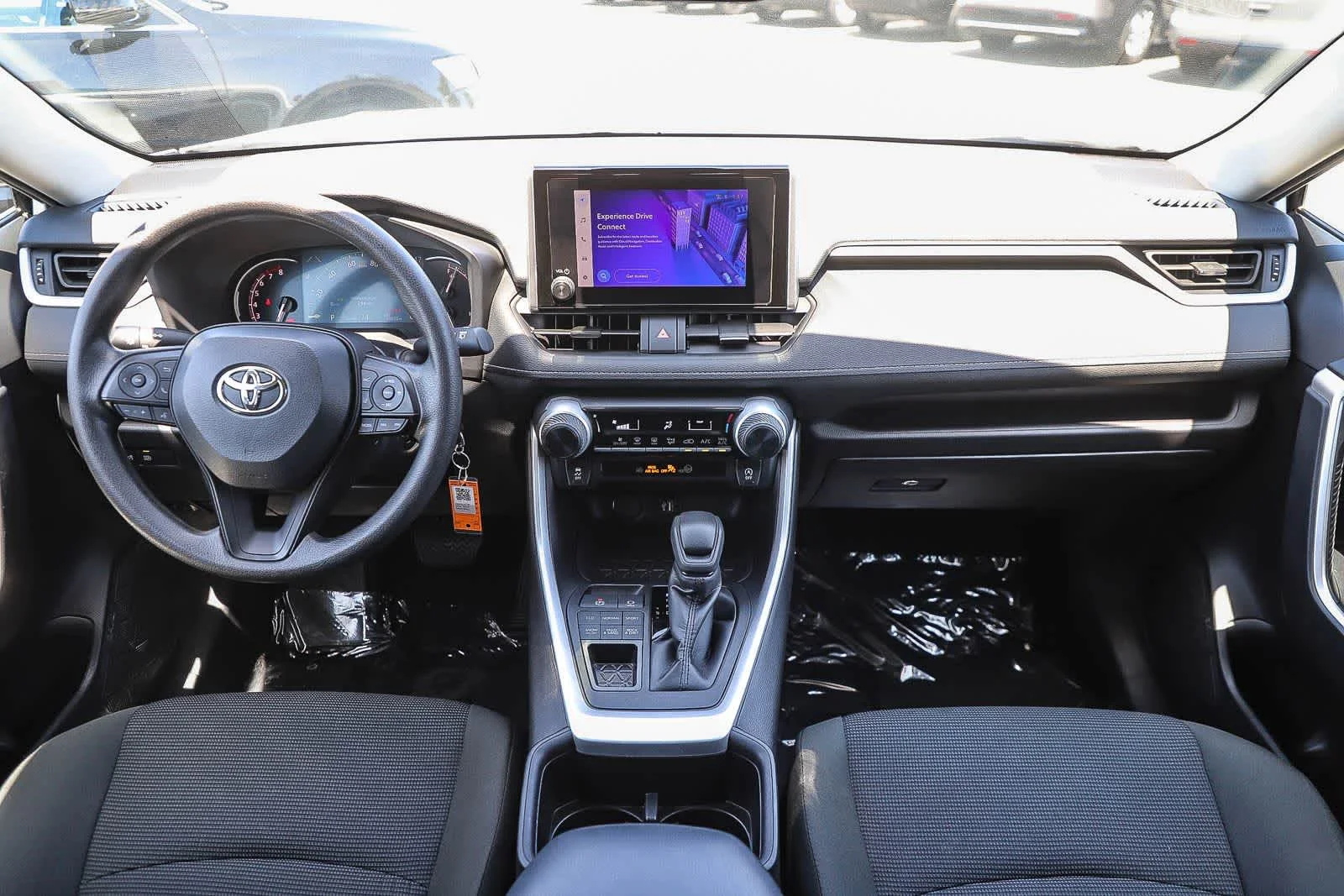 2024 Toyota RAV4 LE - Photo 13