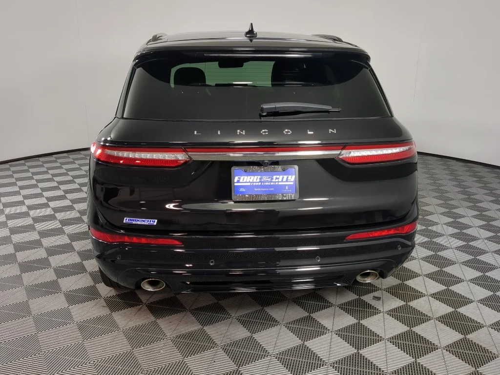 Used 2024 Infinite Black Metallic Clearcoat Lincoln Reserve image 7