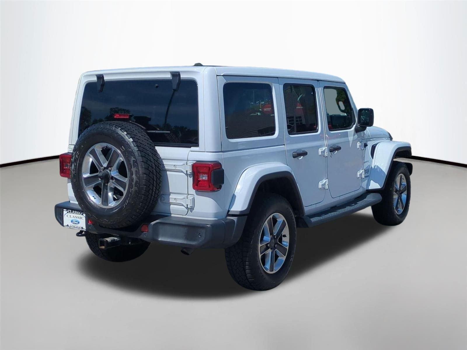 Used 2019 Bright White Clearcoat Jeep Sahara image 5