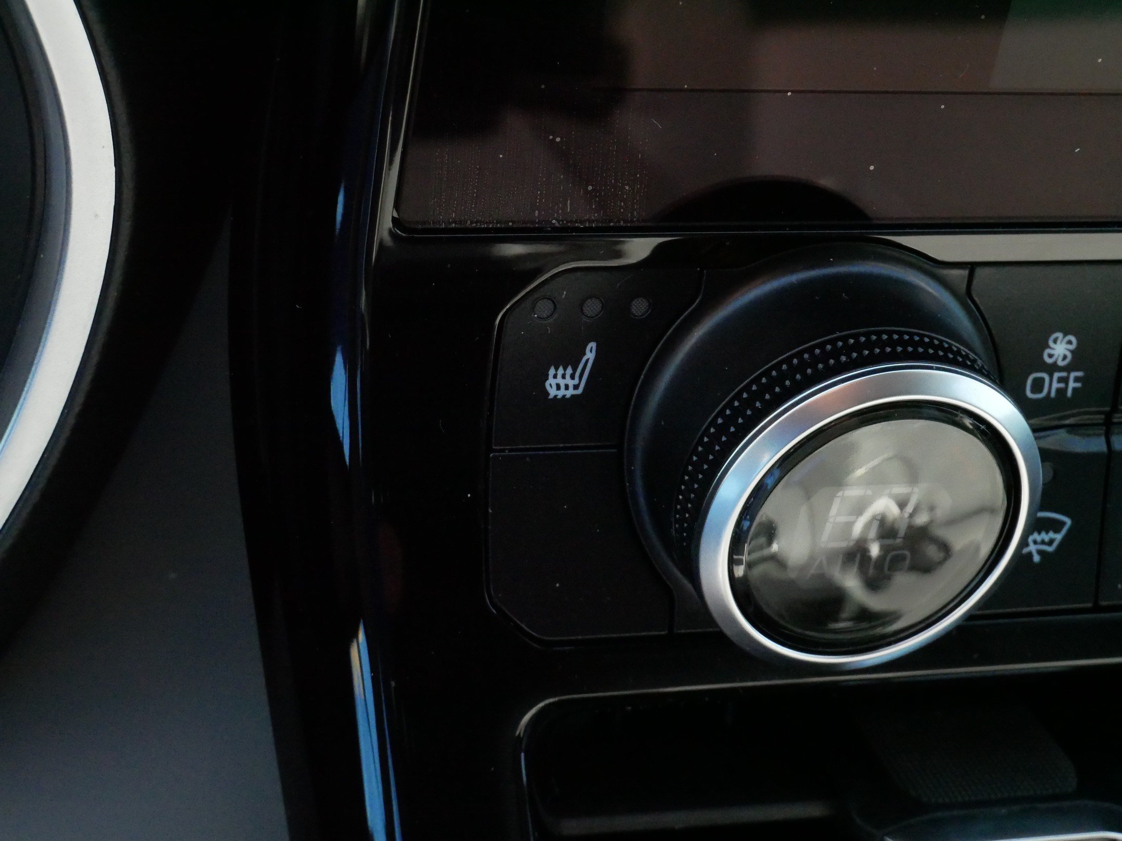Certified Used 2025 CELESTIAL SILVER Toyota XLE image 30