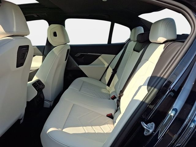 New 2027 Carbon Black Metallic BMW 530i xDrive image 9