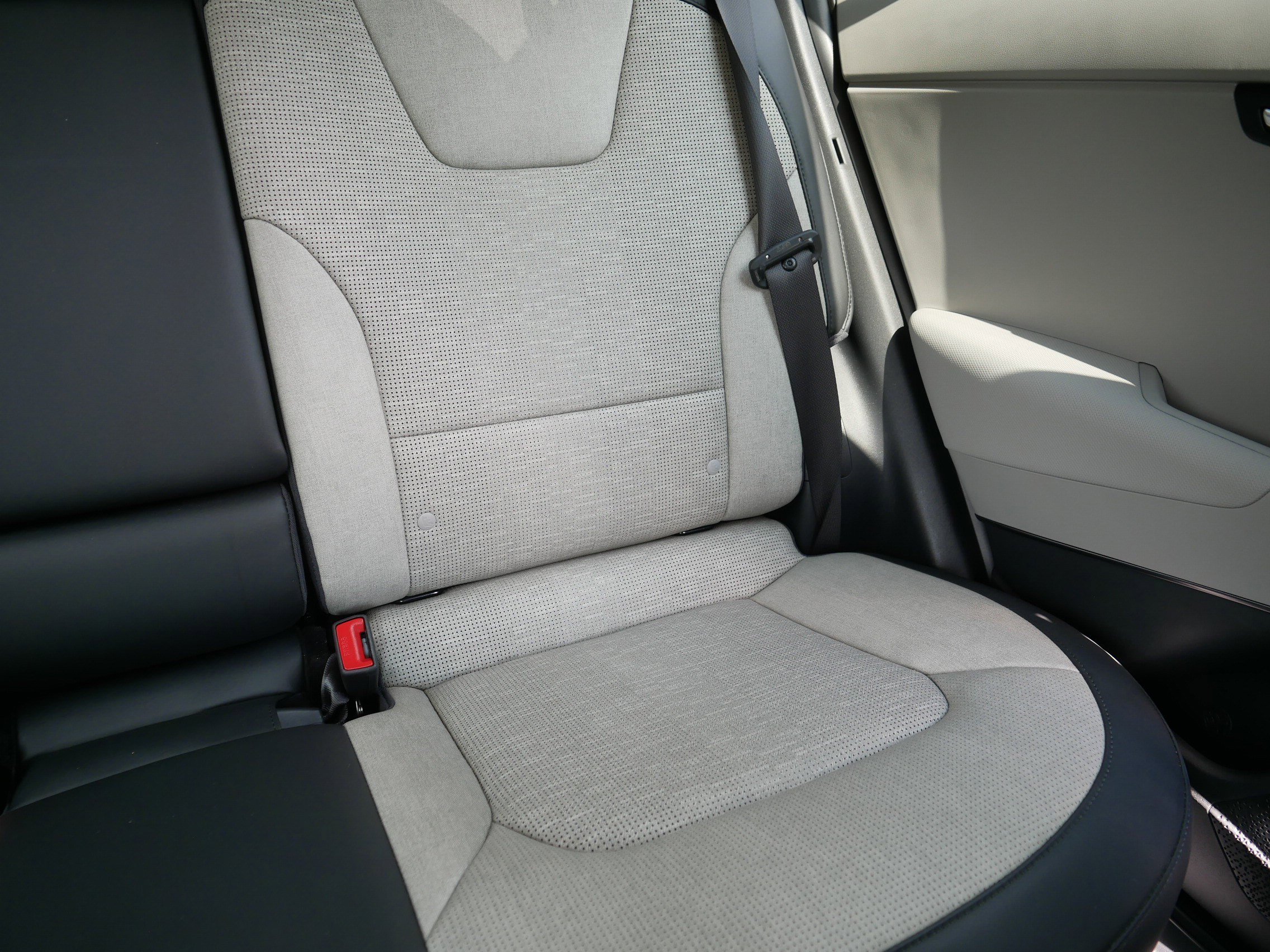 Certified Used 2024 Snow White Pearl Kia Wave image 14