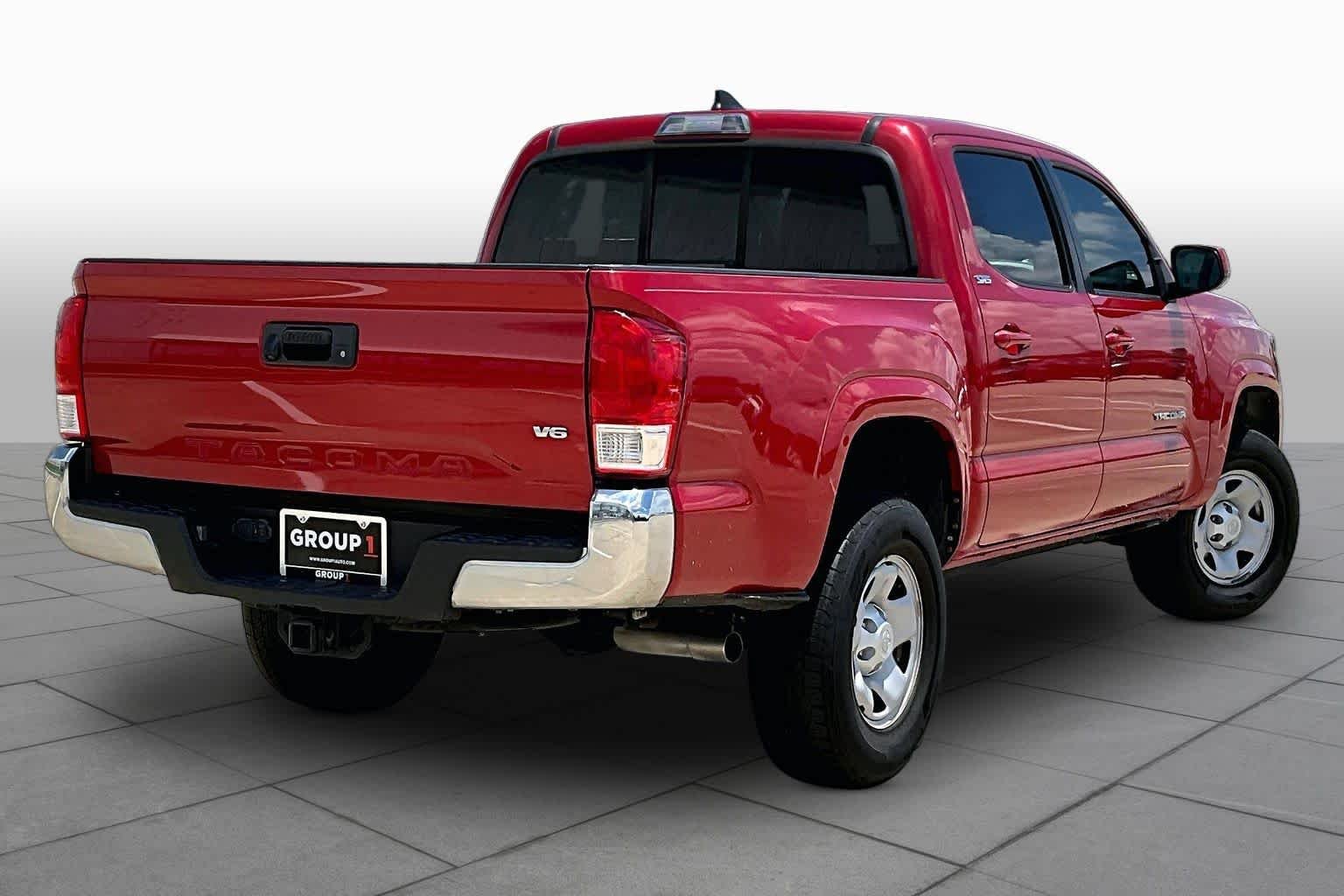 Used 2016 Barcelona Red Metallic Toyota SR5 image 13