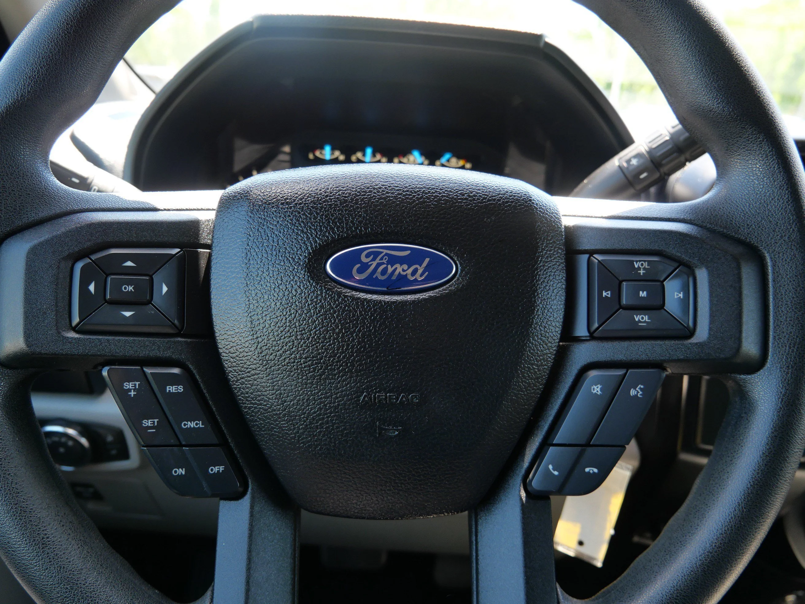 Used 2015 Magnetic Metallic Ford XL image 25