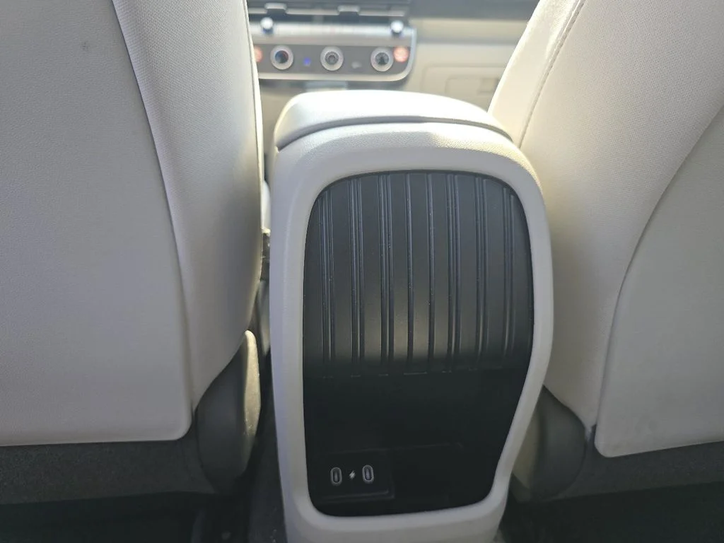 Used 2024 Black Hyundai SE image 23