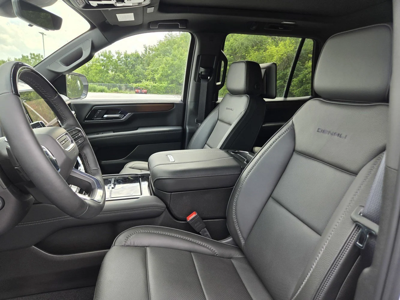 2026 GMC Yukon Denali - Photo 17